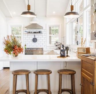 Red Hill South House | Cottage Enchantment - A Blooming Garden Getaway