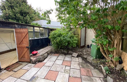 Pinner House | Cottage holiday home hot tube london