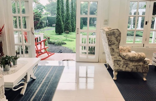 Saraphi Cottage | cottage in a peaceful and gardens,temples,convenience and downtown in 20 minutes