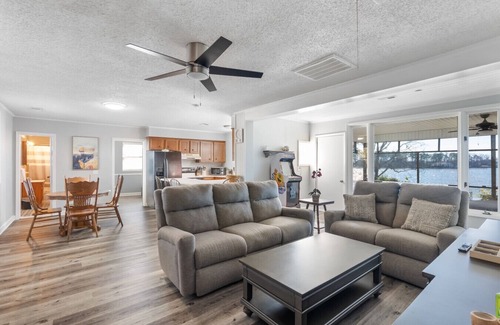 Chapin House | Cottage in Chapin with a view of the Twin Islands