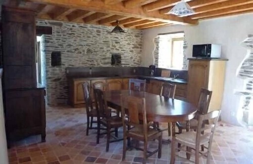Saint-Thelo House | Cottage in the west wing of a manor at St-Thelo