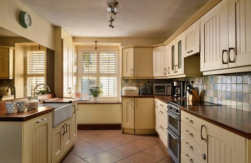 Tremadog Cottage | Cottage in Tremadog with Hot Tub & Beaches Nearby