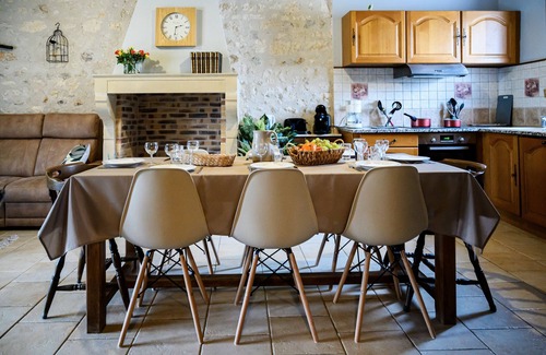 Chenou Cottage | Cottage 'Le Prunier' with Shared Garden and Wifi