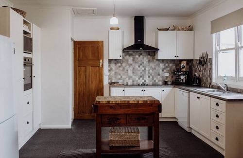 St Marys Apartment | Cottage on Groom - St Marys Charm and Convenience