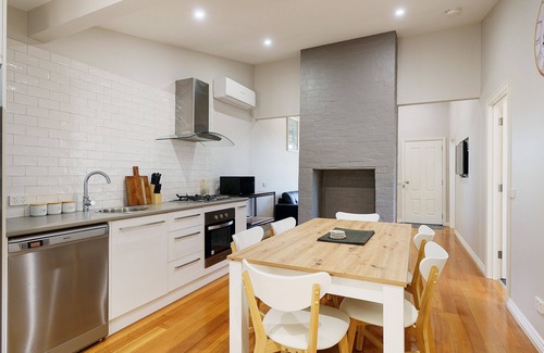 Quarry Hill House | Cottage on Olinda