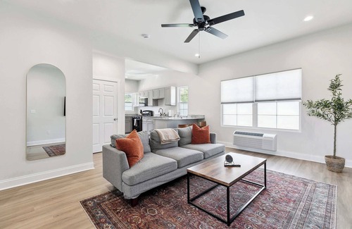 Historic Downtown Baton Rouge Apartment | Cottage Vibes in the City - 1BD, 2nd Floor