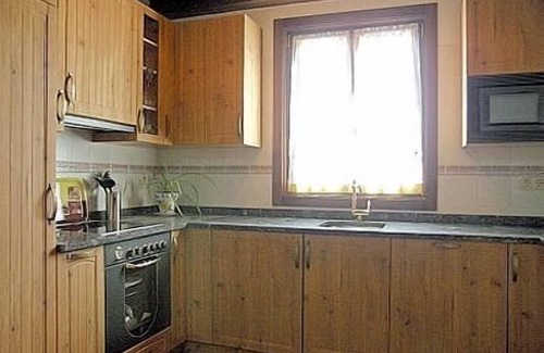 Lacar Cottage | Cottage, with stove, barbecue and wood oven, for 10 people