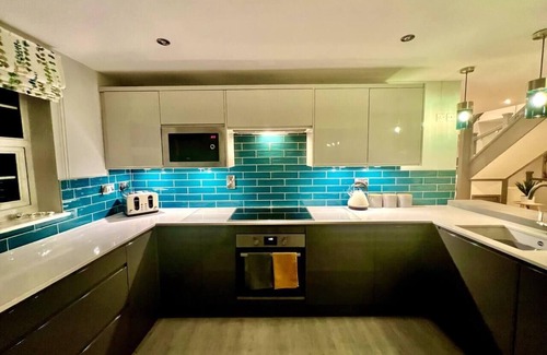 Longford House | Cottage with stunning views and hot tub