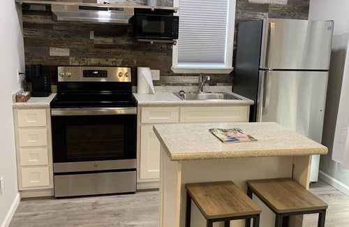 Reidsville Apartment | "Cottonwood" Cottage Reidsville Georgia