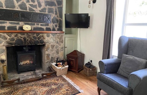 Corris Cottage | Country Cottage by the River