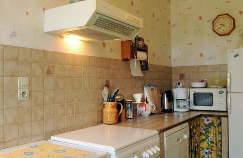 Bligny Cottage | Country cottage with enclosed garden in Bligny