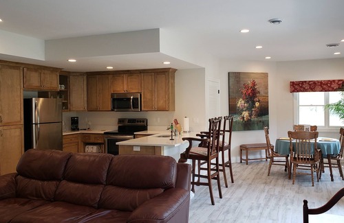 Franksville Apartment | Country Ensuite - Luxury-Private Bathroom