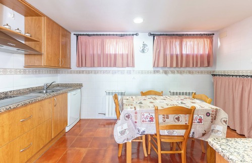 Navarredonda de Gredos House | Country House 'El Arroyuelo I' with Private Terrace and Wi-Fi