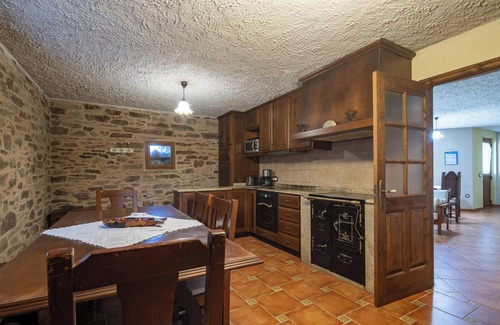 Santiago de Compostela House | Country House 'Os Vilares LI' with Shared Pool, Private Terrace and Wi-Fi