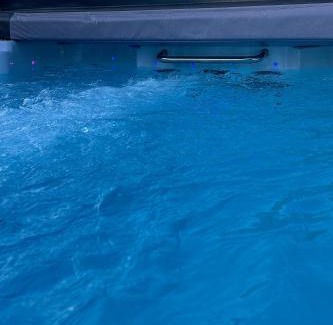 Otley House | Country Farmhouse Sleeps 13 & New 8Seater Hot Tub