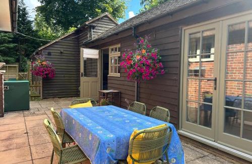 Peppard Common Apartment | Country garden retreat near Henley on Thames