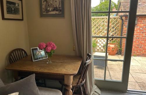 Peppard Common Apartment | Country garden retreat near Henley on Thames