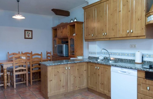 Barruelo de Santullan House | Country House 'Vielba' with Mountain View, Private Terrace and Wi-Fi