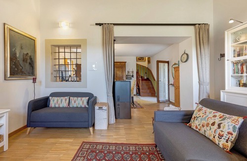 Villafranca di Verona House | Country House 'A House with A Character' with Mountain View, Wi-Fi, and Air Conditioning