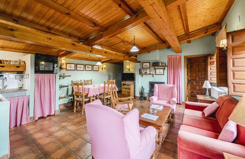 Castrejon de la Pena House | Country House 'El Gallinero' with Mountain View and Private Garden