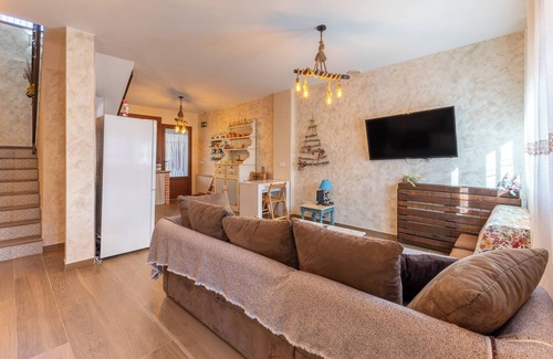 Sanchidrian House | Country House 'Aurora' with Private Pool, Private Garden and Wi-Fi