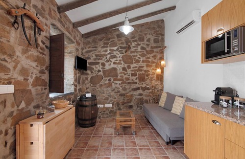 Gioes House | Country House 'Burro' with Mountain View, Wi-Fi and Air Conditioning