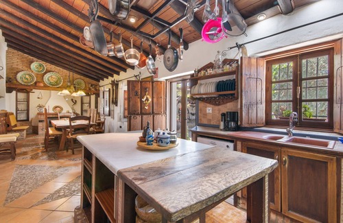 El Campillo House | Country House 'Caldera Vieja' with Mountain View, Shared Pool and Shared Garden