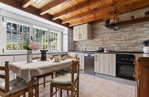 Villanueva de Pria House | Country House 'Casa María Mérica' with Private Garden and Wi-Fi