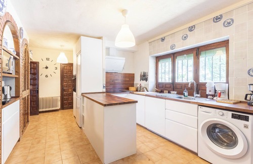 La Serrada House | Country House 'Casa Rural Las Yernas' with Mountain View, Private Pool and Wi-Fi