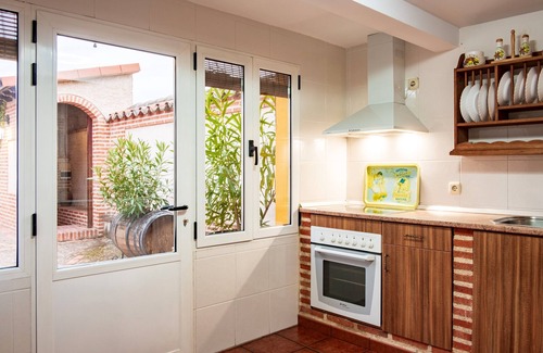 Rueda House | Country House 'Casa Rural Villa Calera' with Private Terrace, Wi-Fi and Air Conditioning