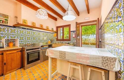 Binissalem Villa | Country House 'Es Pouet' with Mountain View, Wi-Fi and Air Conditioning