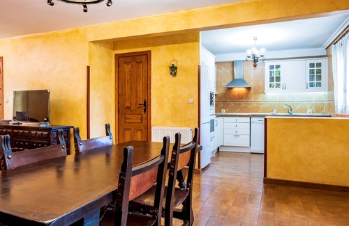 Solana de Avila House | Country House 'La Covacha' with Mountain View, Private Garden and Wi-Fi