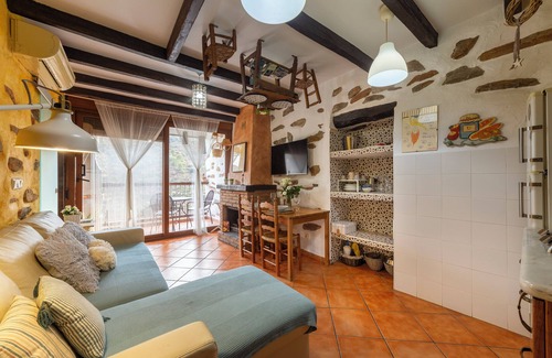 Laroya House | Country House 'La Casa Al Revés' with Mountain View, Wi-Fi and Air Conditioning