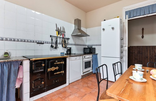 Lena House | Country House 'La Cerra' with Mountain View, Private Pool and Wi-Fi