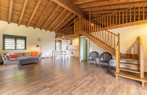 Piedralaves House | Country House 'La Morada De Piedralaves' with Mountain View, Private Pool and Wi-Fi