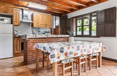 Cueli House | Country House 'La Nozal' with Mountain View, Private Pool and Wi-Fi