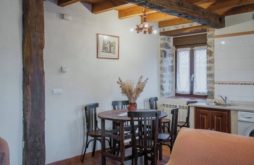 La Pernia House | Country House 'Lope' with Mountain View, Private Garden and Wi-Fi