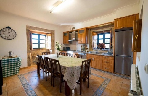 Salvaterra de Mino House | Country House 'María Bargiela' with Private Terrace, Private Garden and Wi-Fi