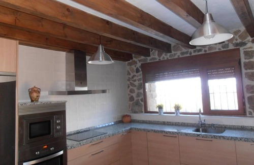 Navalmahillo House | Country House 'Molino De Las Pontezuelas' with Mountain View, Private Pool and Private Garden