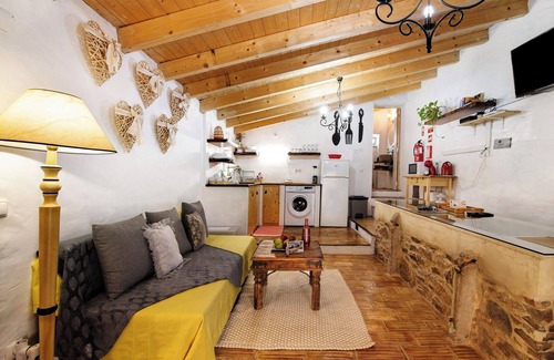 Fonte do Bispo Villa | Country House 'Quinta Do Silêncio T2' with Mountain View, Wi-Fi and Air Conditioning