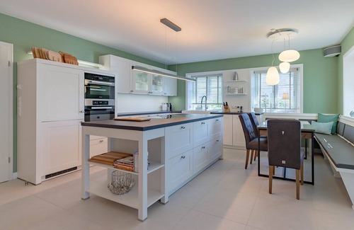 Nieblum House | Country house under the linden trees