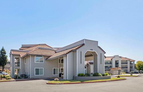 Vallejo Hotel | Country Inn & Suites by Radisson, Vallejo Napa Valley, CA