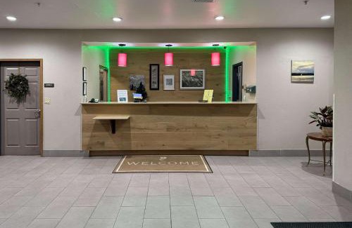 Elgin Hotel | Country Inn & Suites by Radisson, Elgin, IL