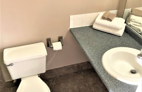 South Lyon Hotel | Country Meadow inn