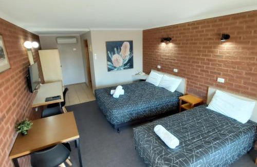 Forbes Hotel | Country Mile Motor Inn