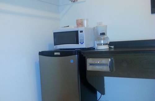 Chetwynd Hotel | COUNTRY SQUIRE MOTOR INN