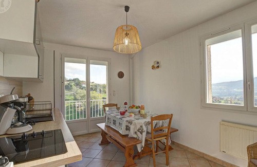 Saint-Romain-en-Jarez Cottage | Countryside cottage in Pilat Park with parking and private garden