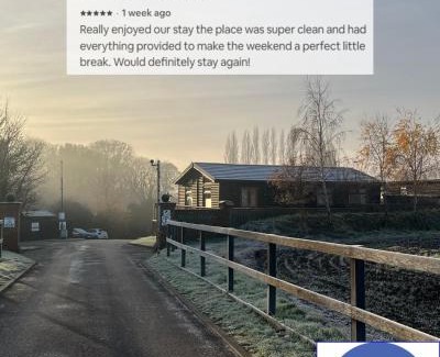 Barrow-on-Trent Apartment | Countryside log cabin with HOT TUB!