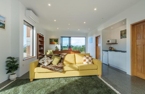 Tasman Villa | Countryview Haven