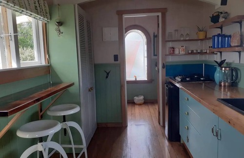 Ohai Cottage | Couple's Hideaway: Character Shepherd's Hut. Pet friendly.